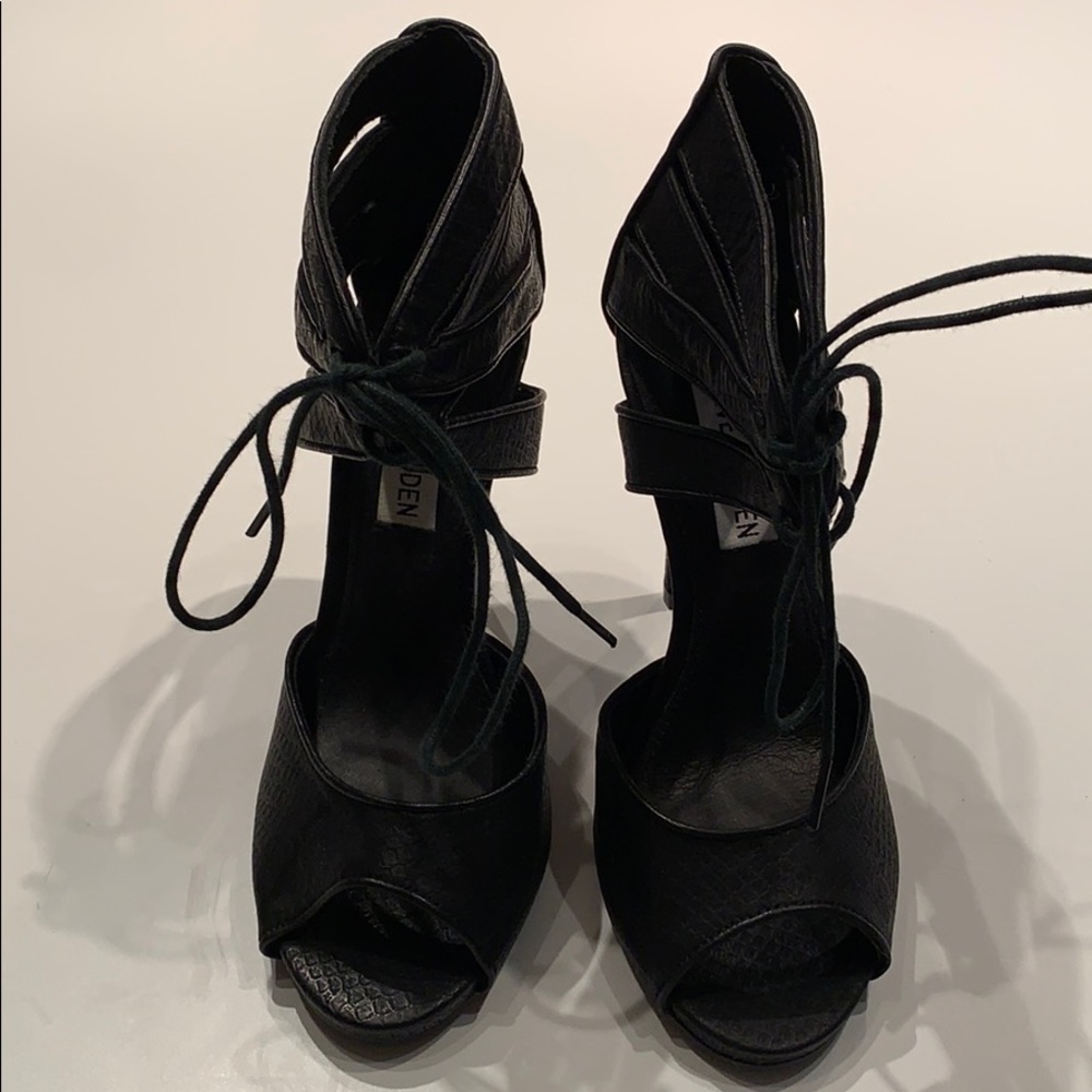Steve Madden Mucho Black Leather Heels